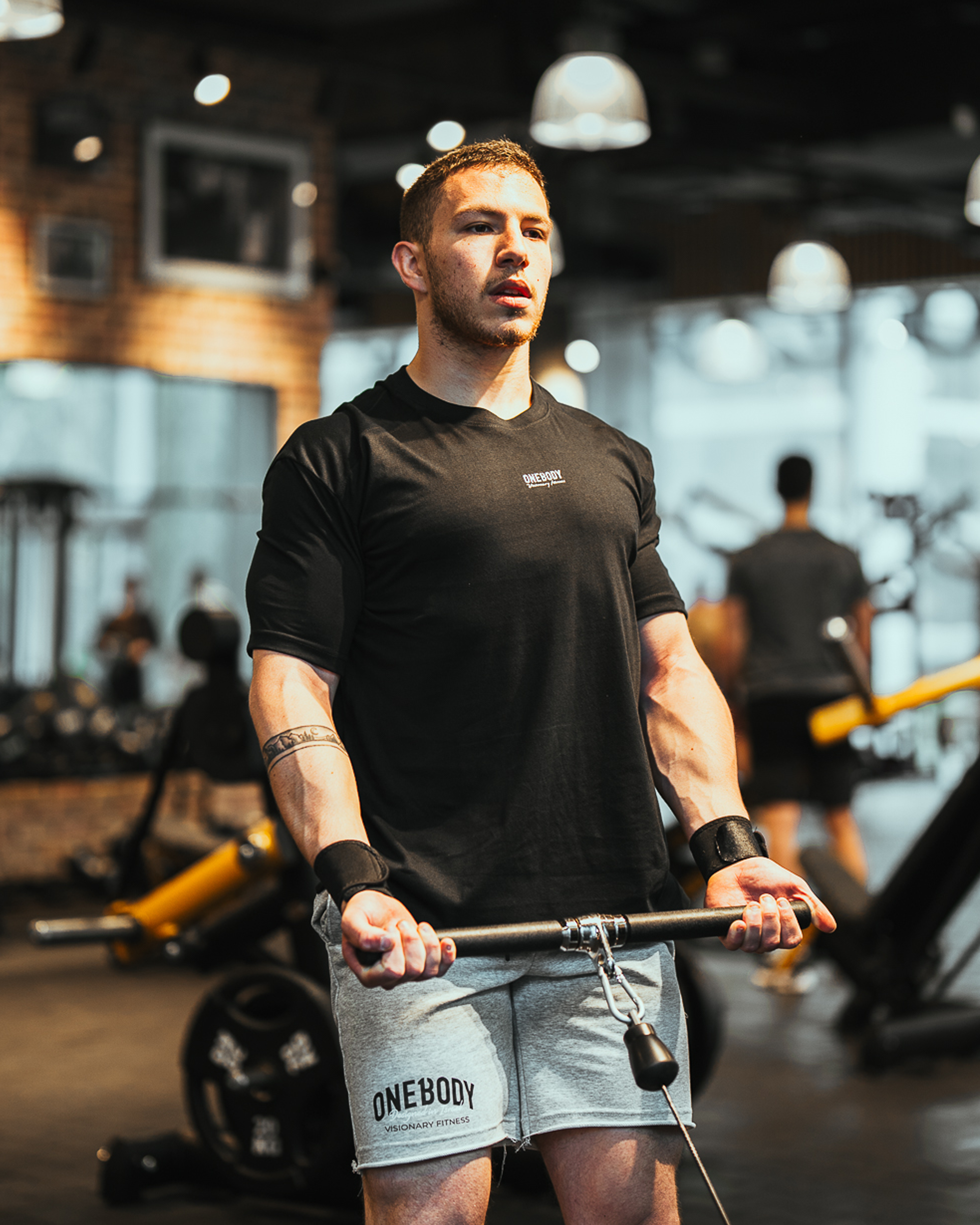 חולצת אימון אוברסייז שחורה - ONEBODY